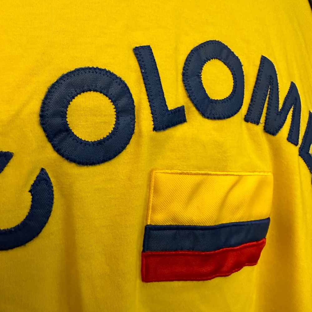 Colombia Soccer Polo XL Gently worn Embroidered and printed - Picture 2 of 4